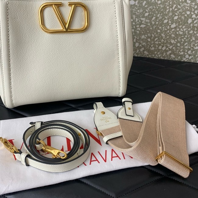   VALENTINO Alltime medium grain calfskin bag B0Q18 white