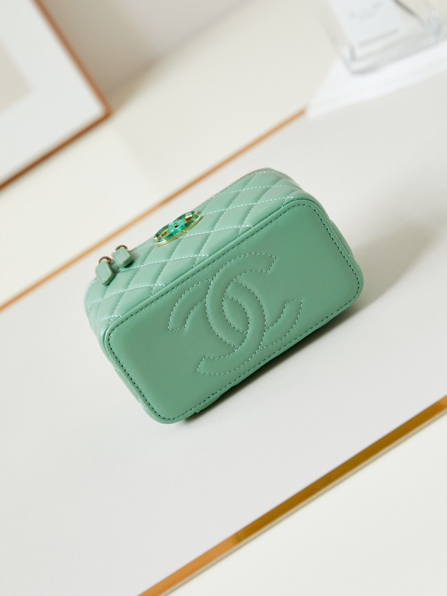 CHANEL MINI CLUTCH WITH CHAIN AP3231 green