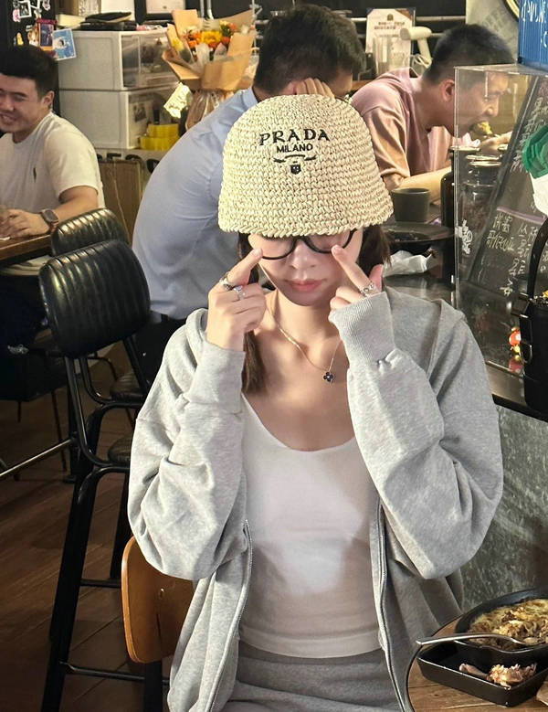 Prada Hat PRH00213-1