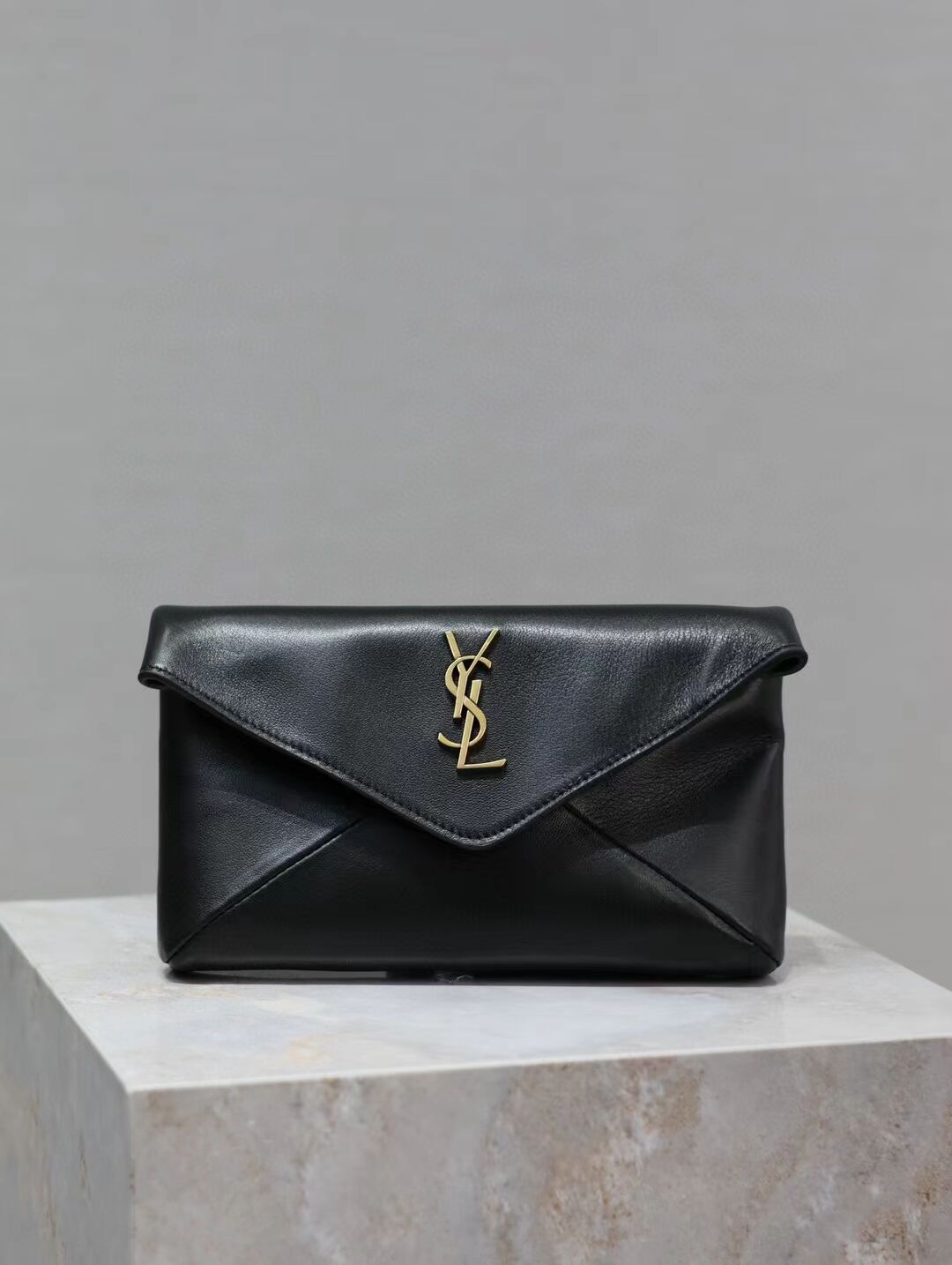 SAINT LAUREN CASSANDRE SMALL ENVELOPE POUCH IN LAMBSKIN Y773077 BLACK