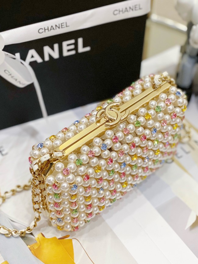 Chanel 24A CLUTCH WITH CHAIN AS3771 white