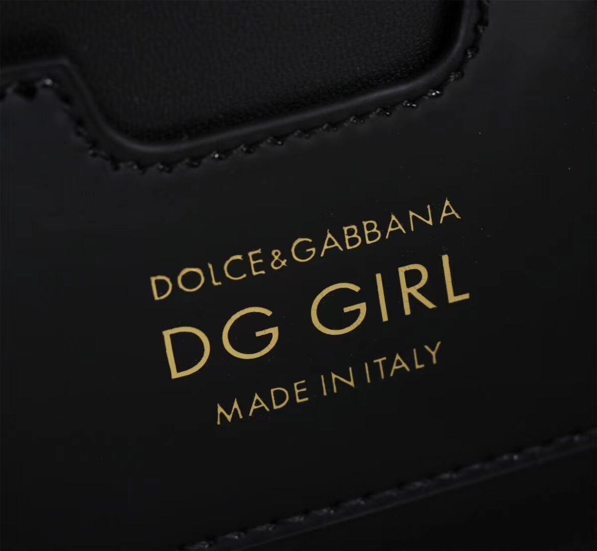 Dolce & Gabbana Patent leather Shoulder Bag G6504 black