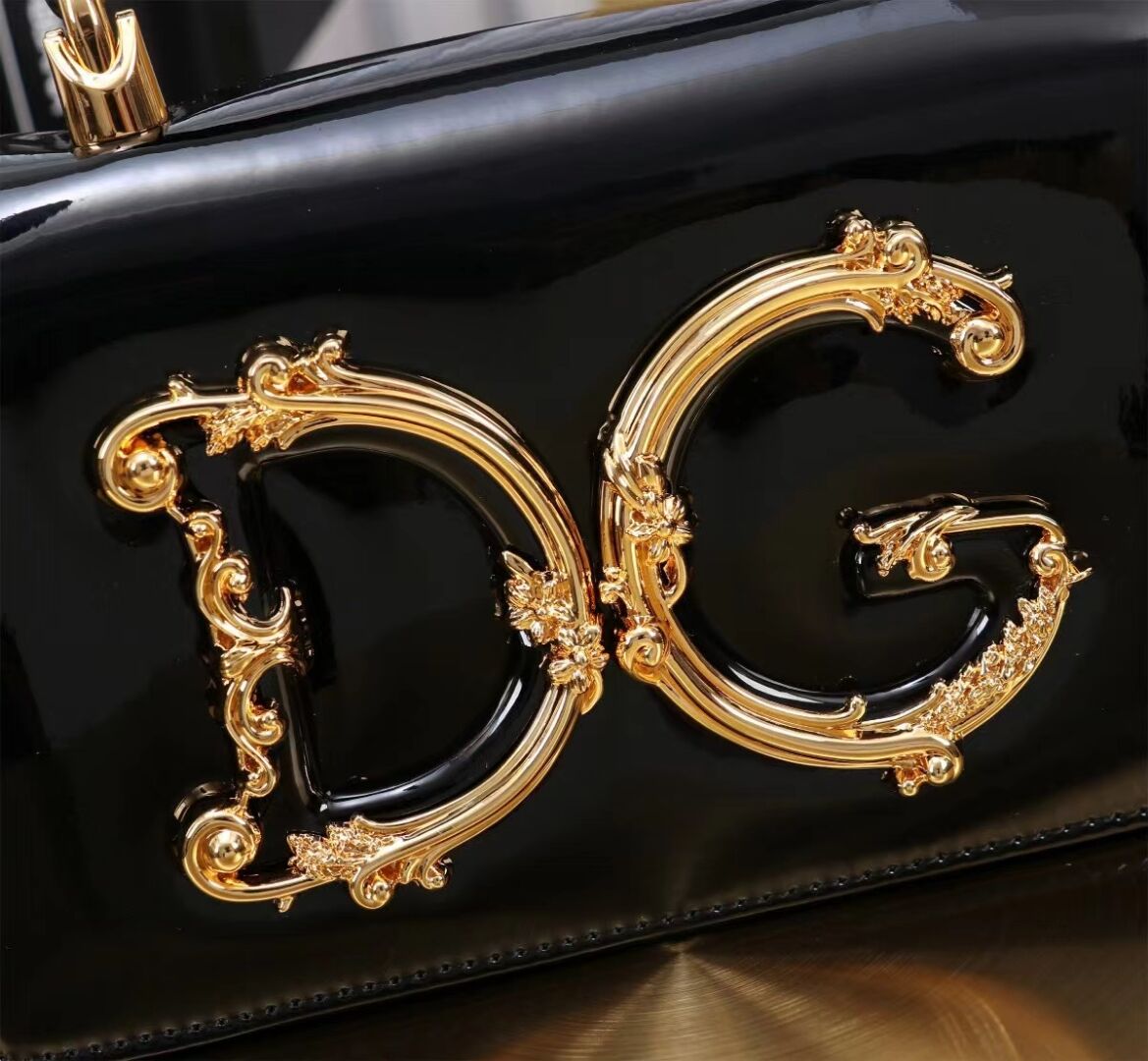 Dolce & Gabbana Patent leather Shoulder Bag G6504 black