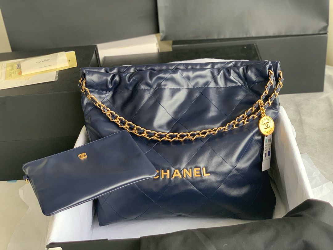 CHANEL 22 MEDIUM HANDBAG AS3261 Navy