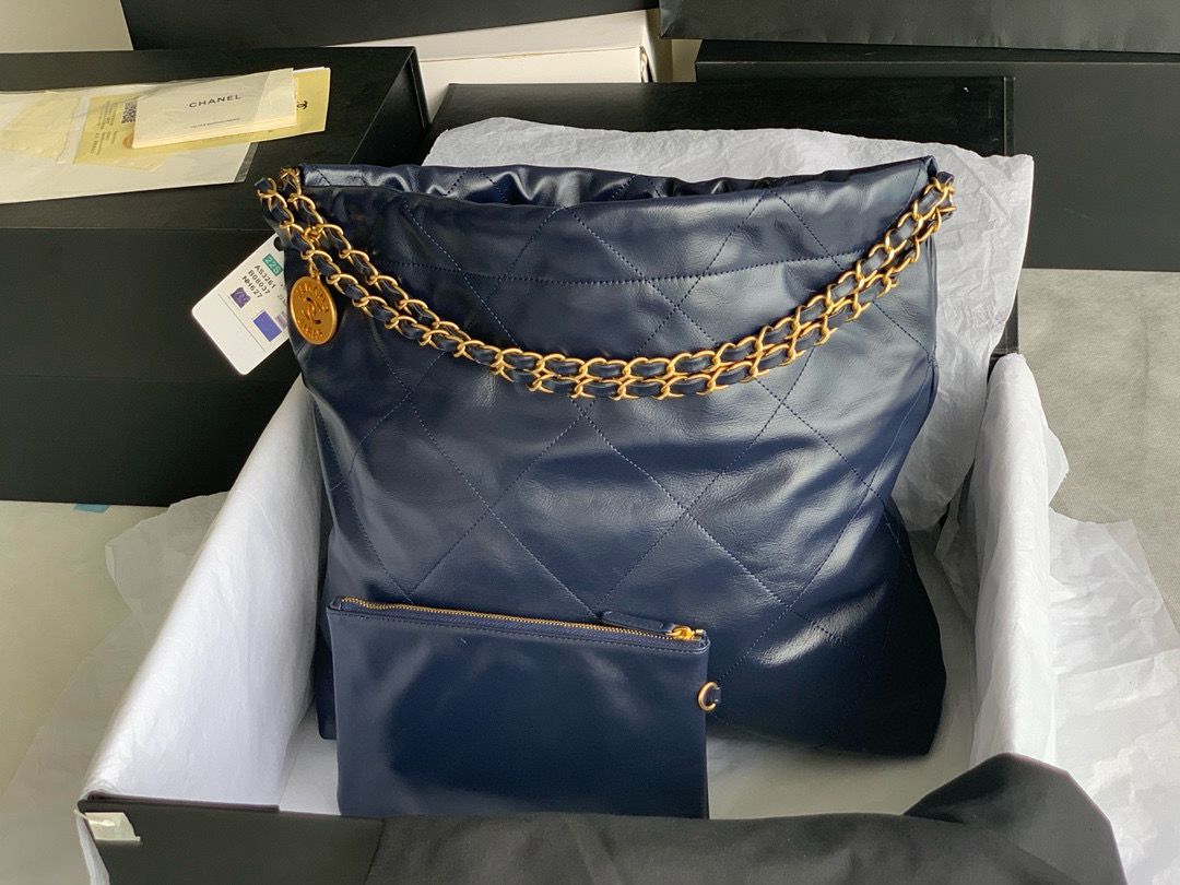 CHANEL 22 MEDIUM HANDBAG AS3261 Navy