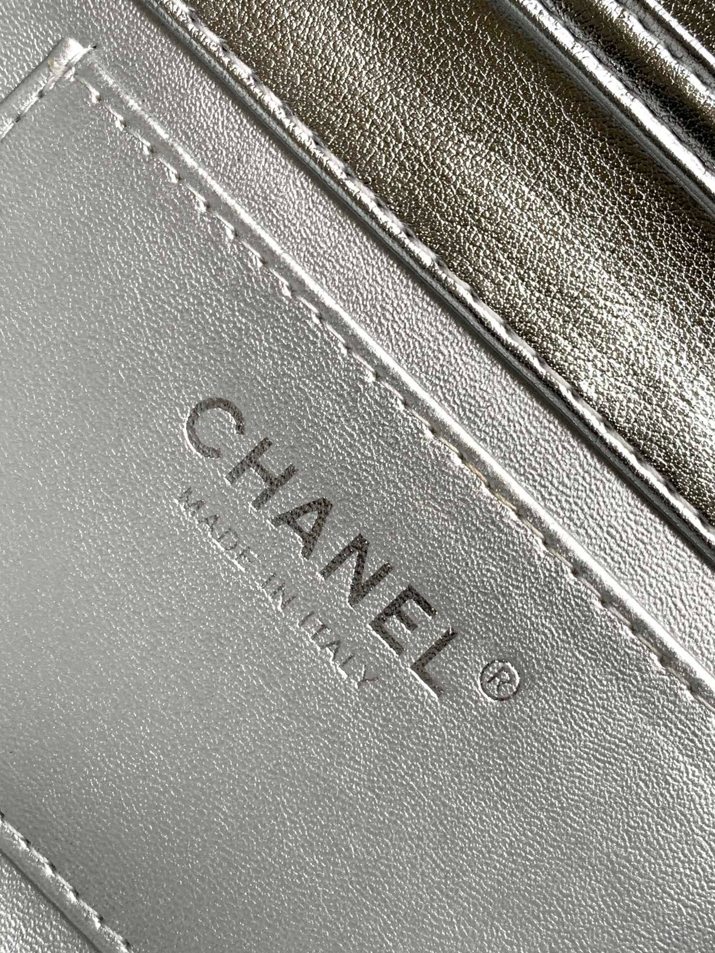 Chanel CLUTCH Metallic Lambskin & Silver-Tone Metal AS5129 Silver