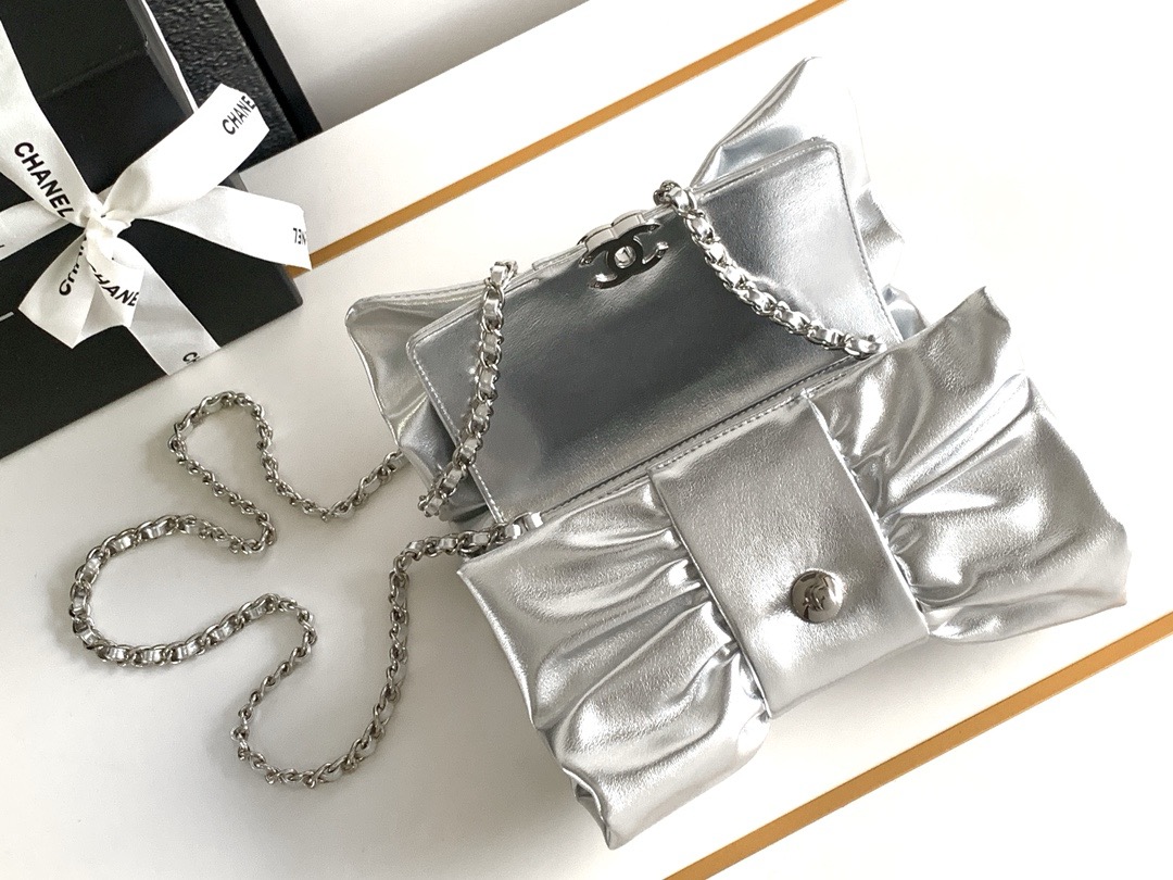 Chanel CLUTCH Metallic Lambskin & Silver-Tone Metal AS5129 Silver