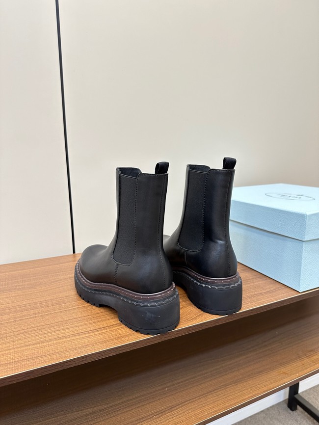 Prada Leather Chelsea boots 11287-1