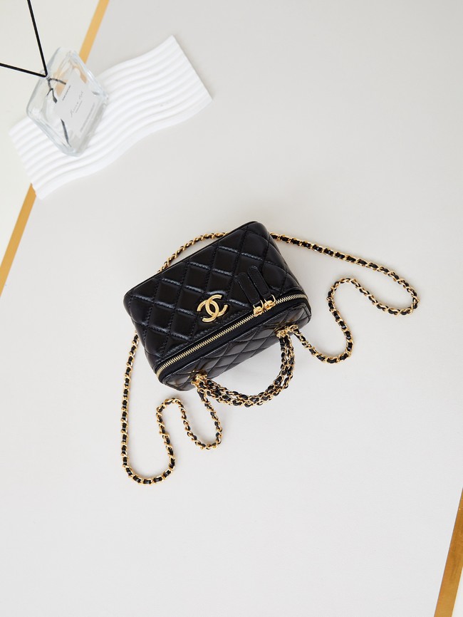 CHANEL 24A  CLUTCH WITH CHAIN AP4168 black