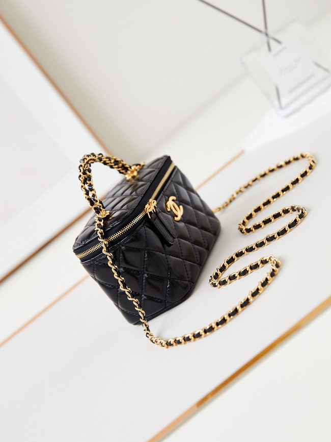 CHANEL 24A  CLUTCH WITH CHAIN AP4168 black