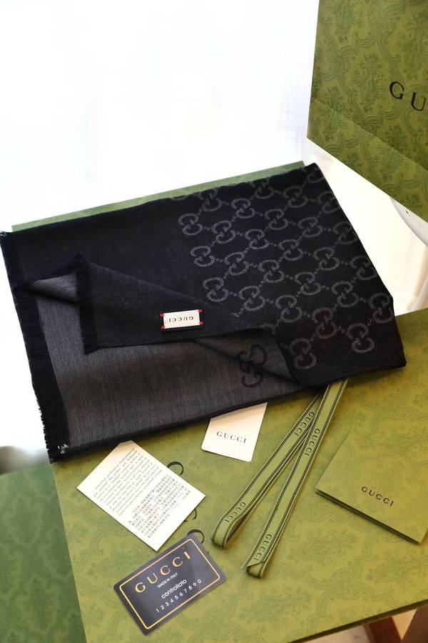 Gucci Scarf GUC00361