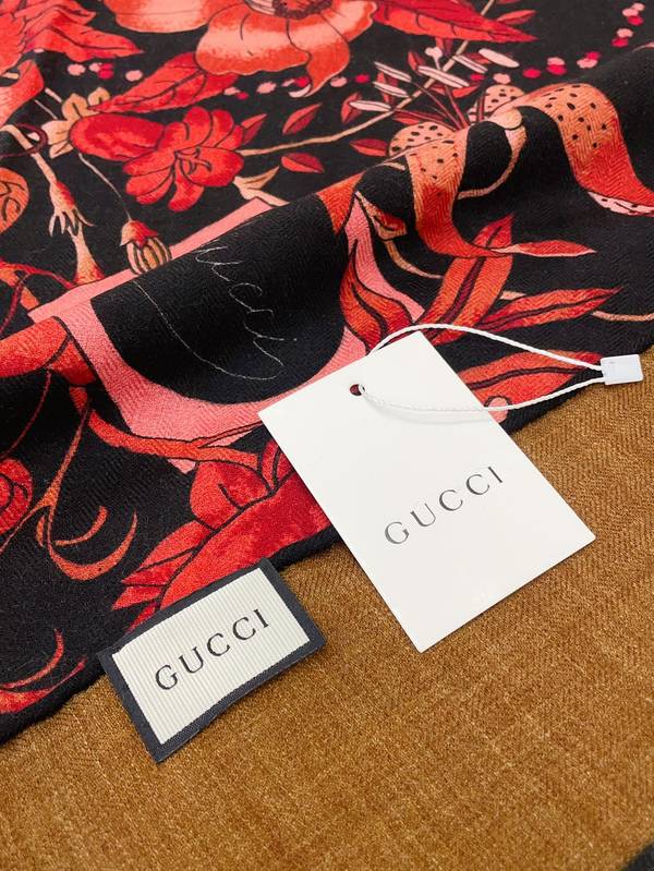 Gucci Scarf GUC00381