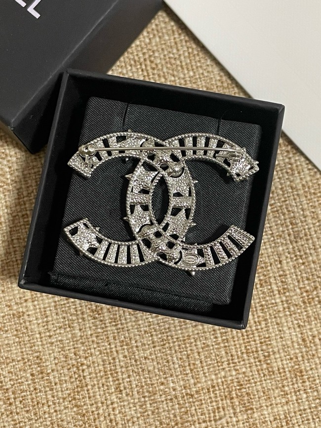 Chanel brooch CE15723