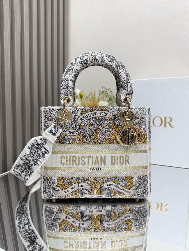 DIOR Medium atte Embroidery with Gold-Tone M0565OT