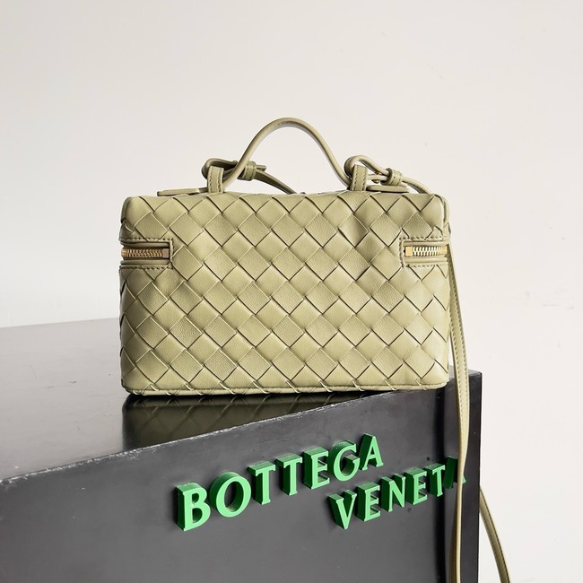 Bottega Veneta Vanity Case On Strap 789109 green