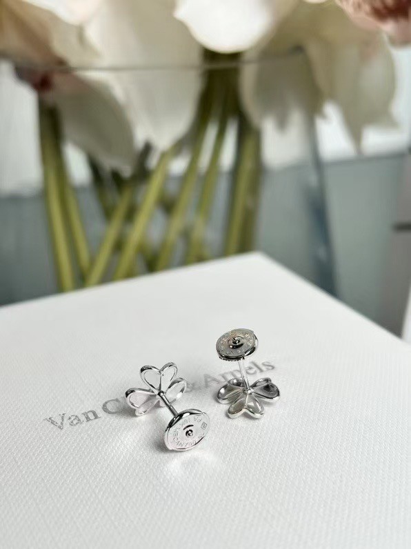 Van Cleef & Arpels Earring CE15900