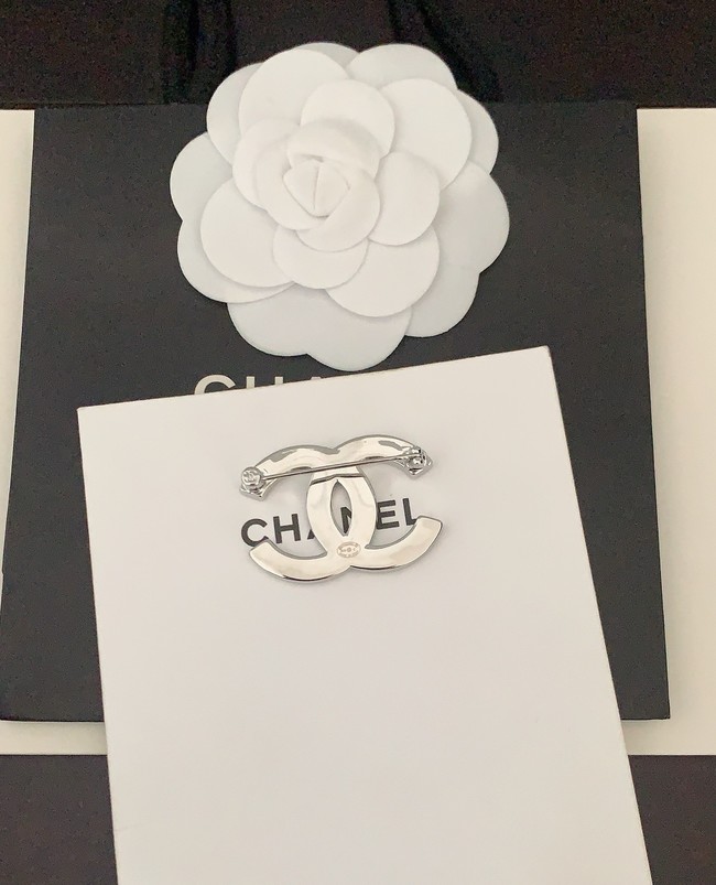 Chanel brooch CE15906