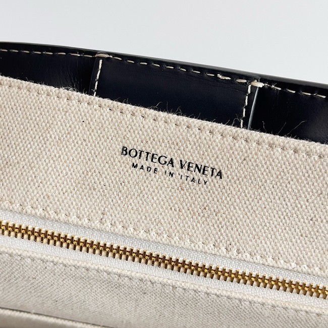 Bottega Veneta Andiamo calfskin 810214 black gold& canvas