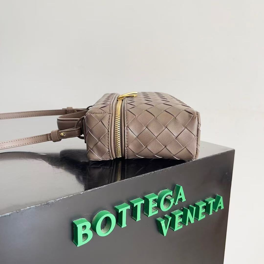 Bottega Veneta Vanity Case On Strap 789109 gray