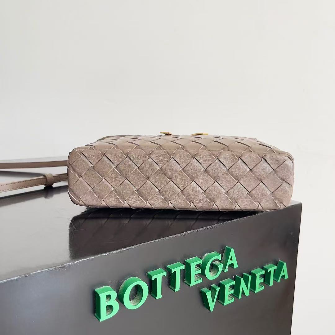 Bottega Veneta Vanity Case On Strap 789109 gray