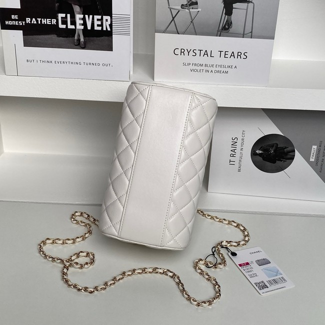 CHANEL CLUTCH WITH CHAIN AP4474 White